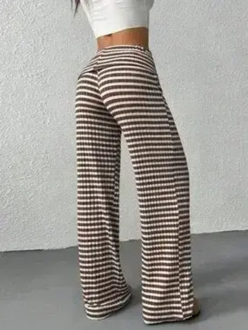 Striped Wide Leg Pants - Picture 3 of 9